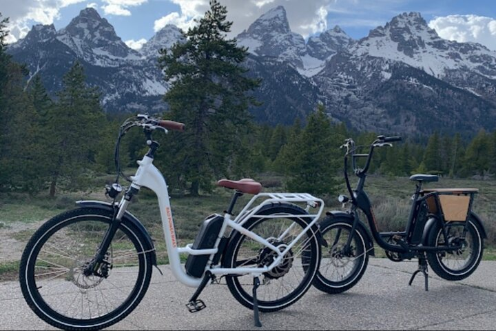 Ride the most scenic routes in Jackson Hole and Grand Teton National Park. Electric bike rental is the best way to be immersed in the raw beauty of Jackson Hole